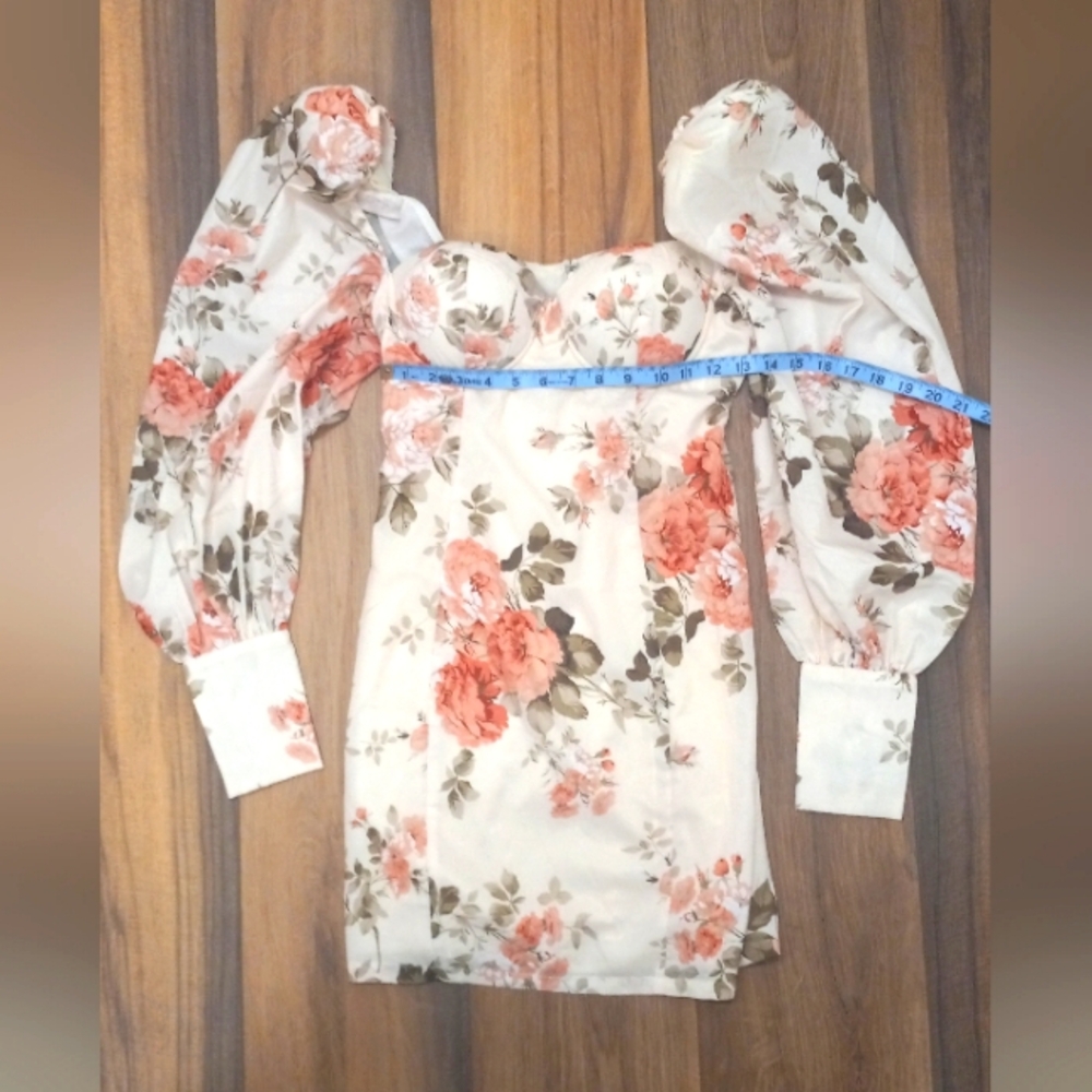 Romantic Floral Sweetheart Puff Sleeve Bodycon Mini Dress Medium Valentines NWOT - Picture 2 of 16